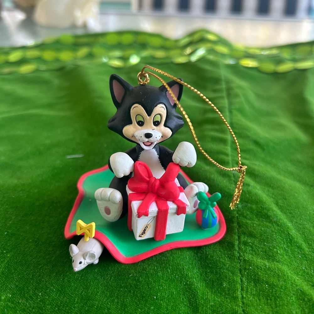 Disney Figaro Black and White Cat Ornament with Red Gift